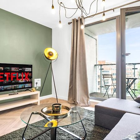 Stylish 4Th Floor 2 Bedroom En Suite City Centre Apartment With Parking By Azura Nights Birmingham Esterno foto