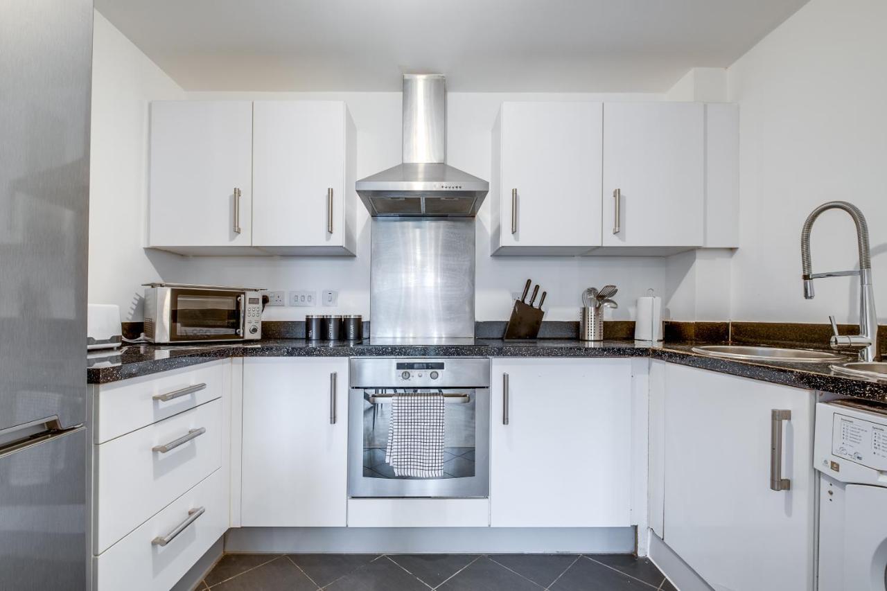 Stylish 4Th Floor 2 Bedroom En Suite City Centre Apartment With Parking By Azura Nights Birmingham Esterno foto