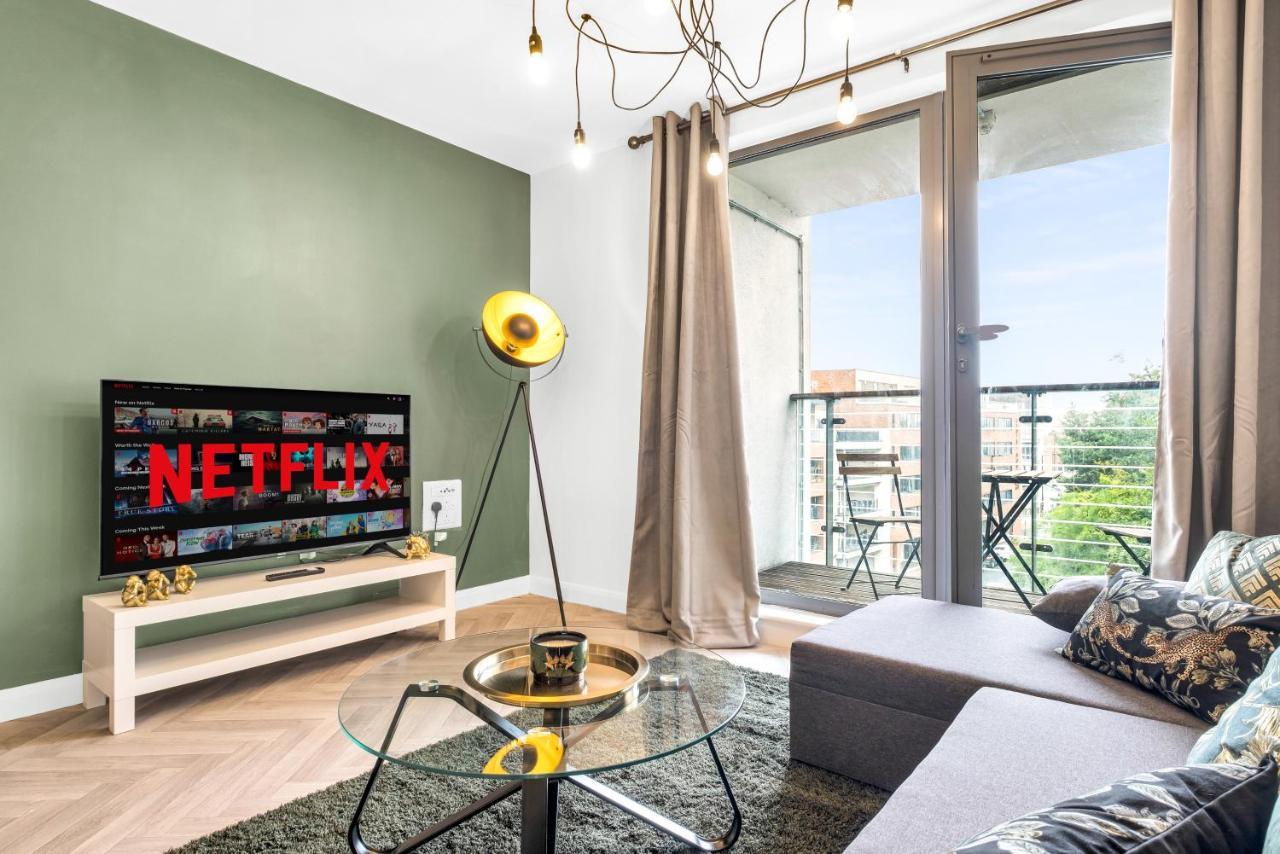 Stylish 4Th Floor 2 Bedroom En Suite City Centre Apartment With Parking By Azura Nights Birmingham Esterno foto