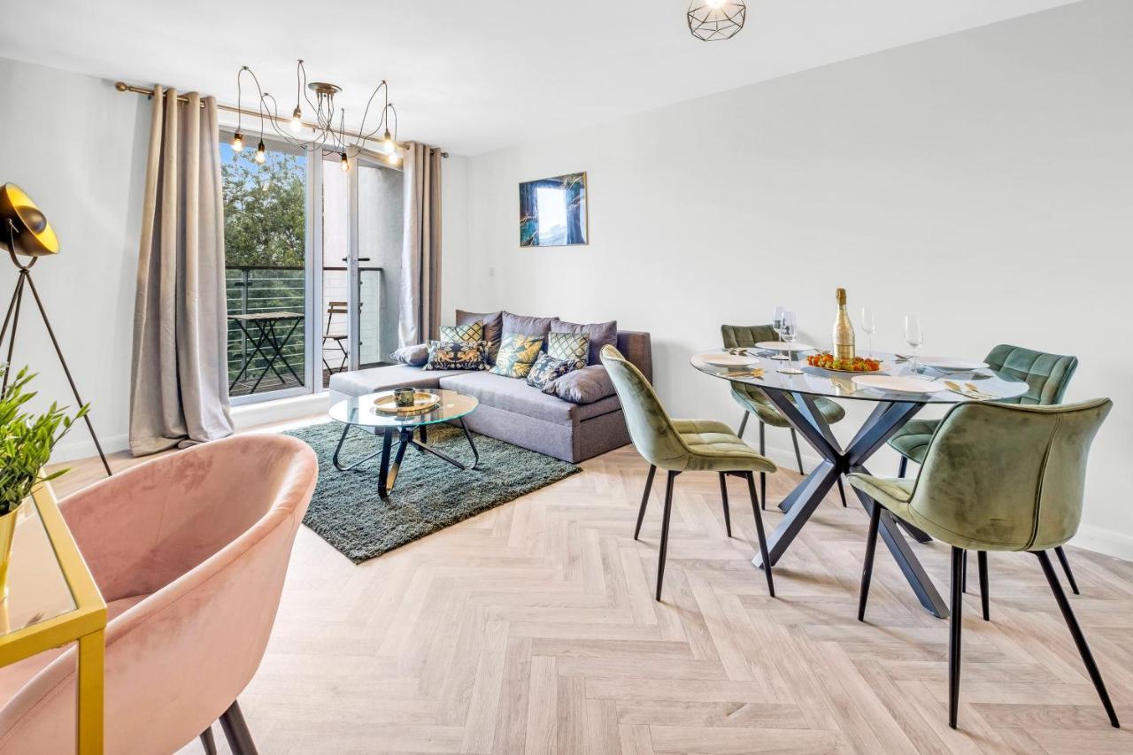 Stylish 4Th Floor 2 Bedroom En Suite City Centre Apartment With Parking By Azura Nights Birmingham Esterno foto
