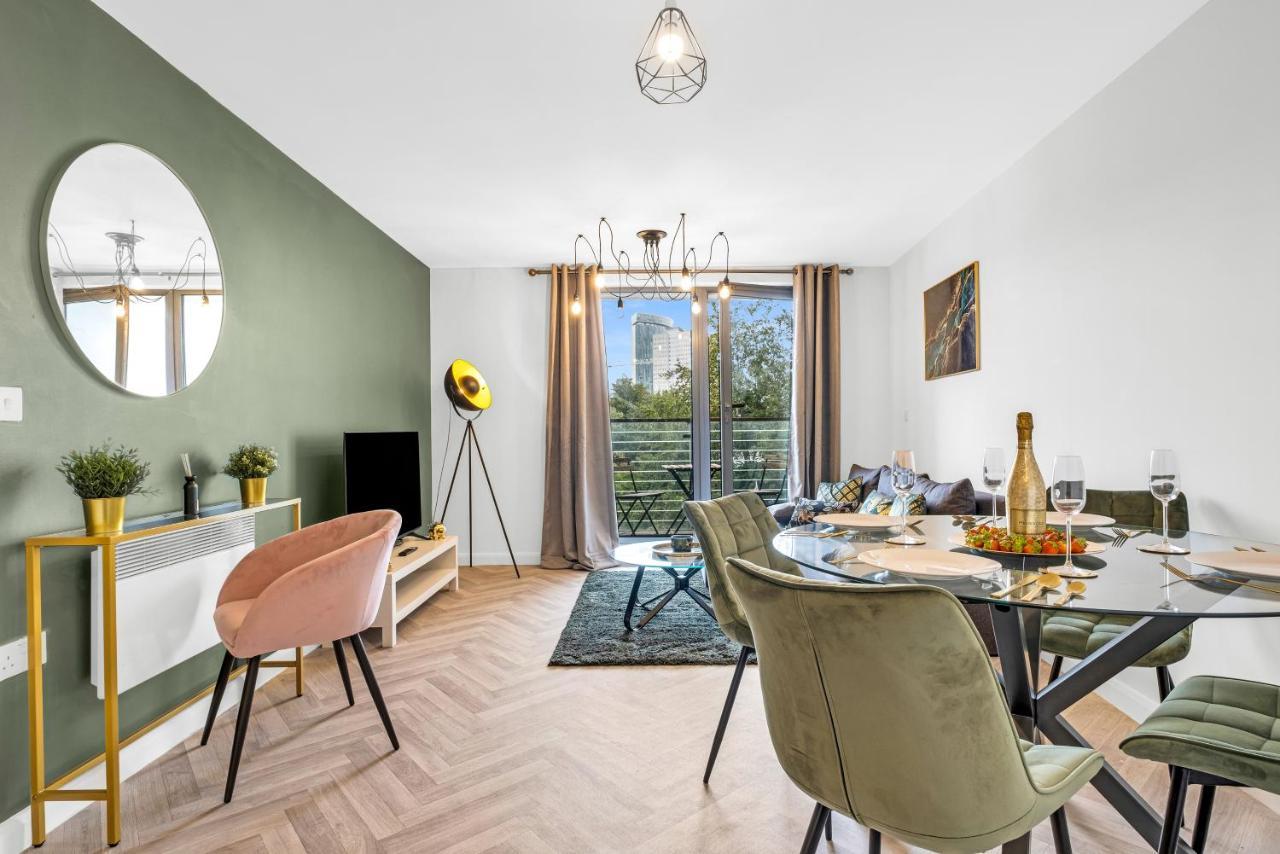 Stylish 4Th Floor 2 Bedroom En Suite City Centre Apartment With Parking By Azura Nights Birmingham Esterno foto