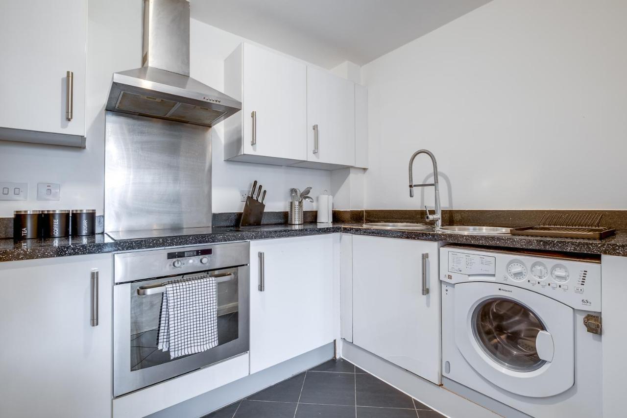 Stylish 4Th Floor 2 Bedroom En Suite City Centre Apartment With Parking By Azura Nights Birmingham Esterno foto
