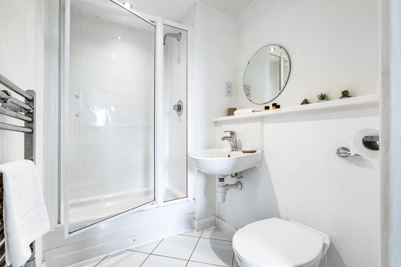 Stylish 4Th Floor 2 Bedroom En Suite City Centre Apartment With Parking By Azura Nights Birmingham Esterno foto