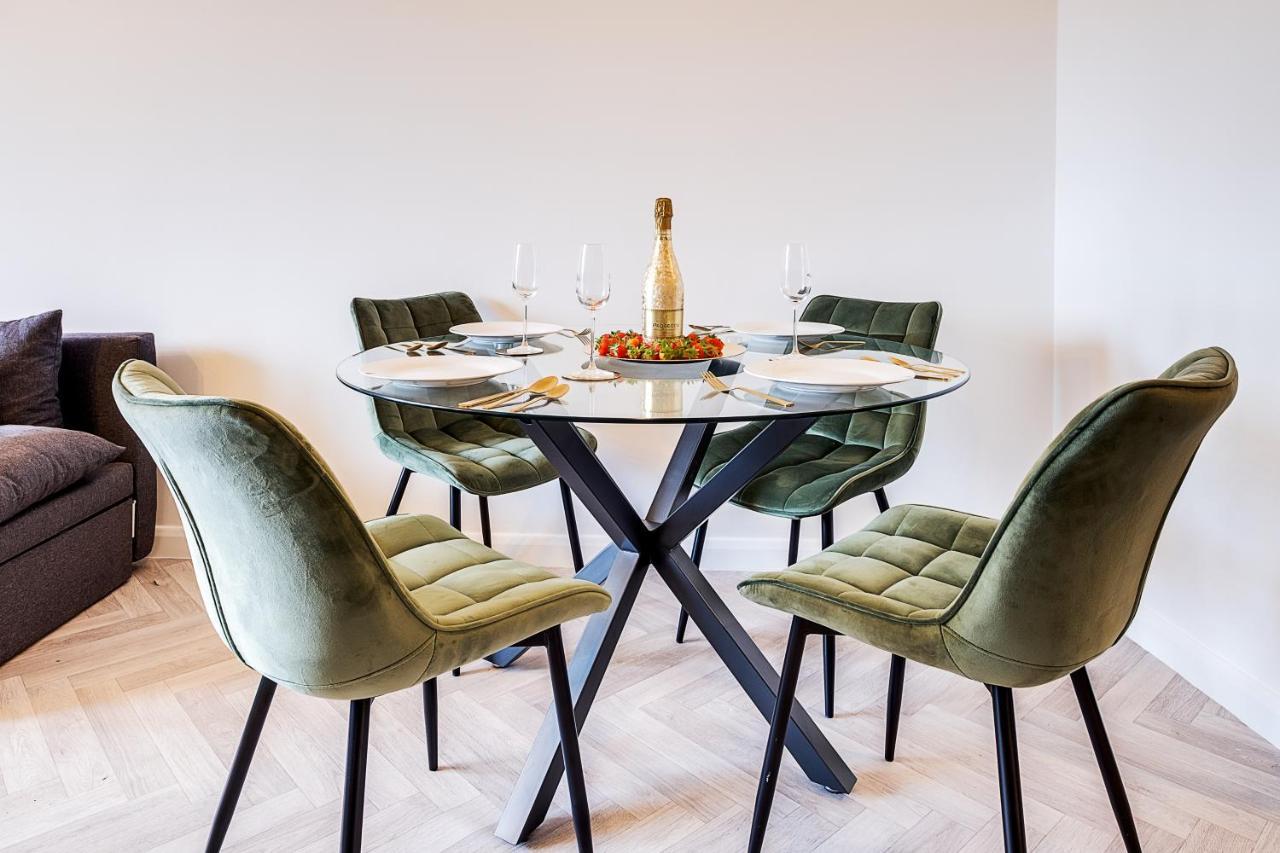 Stylish 4Th Floor 2 Bedroom En Suite City Centre Apartment With Parking By Azura Nights Birmingham Esterno foto