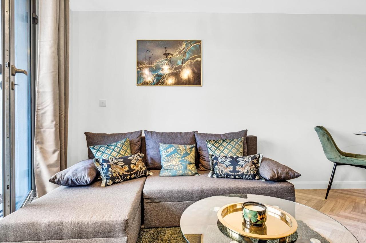 Stylish 4Th Floor 2 Bedroom En Suite City Centre Apartment With Parking By Azura Nights Birmingham Esterno foto